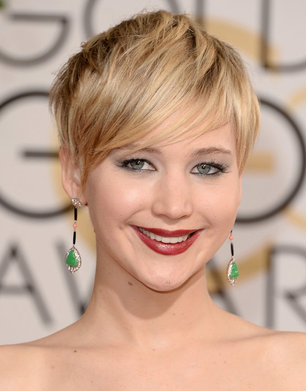 Jennifer Lawrence wearing upside down earrings. : r
